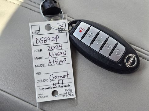 Used 2024 Nissan Altima 2.5 SV FWD image 32