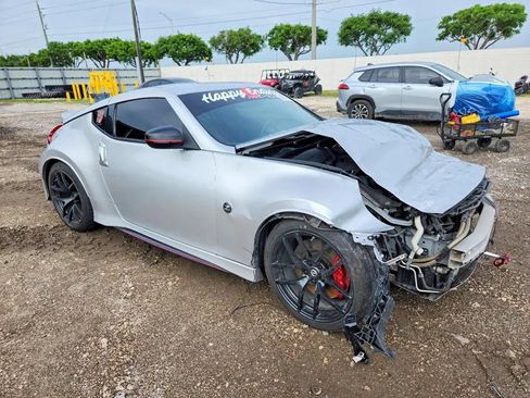 Used 2016 Nissan 370Z NISMO RWD image 3
