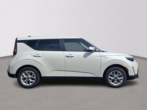 Used 2025 Kia Soul LX w/ LX Technology Package FWD image 7