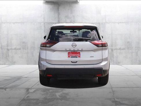 Used 2025 Nissan Rogue SV AWD/4WD image 6