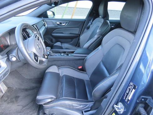 Used 2019 Volvo V60 T6 R-Design image 10