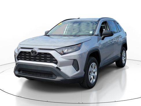 Certified 2019 Toyota RAV4 LE FWD image 3