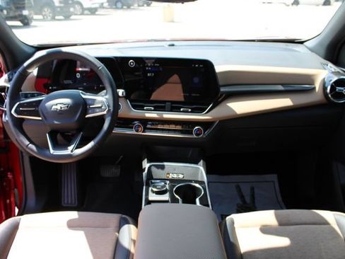 Used 2025 Chevrolet Equinox ACTIV w/ Safety and Technology Package FWD image 18