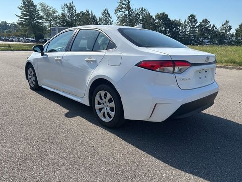 Used 2023 Toyota Corolla LE FWD image 5