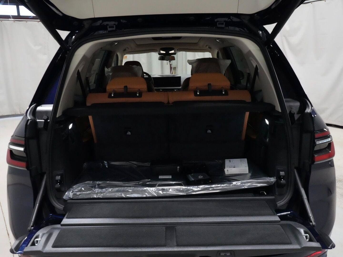 Used 2027 BMW X7 xDrive40i w/ Premium Package AWD/4WD image 23