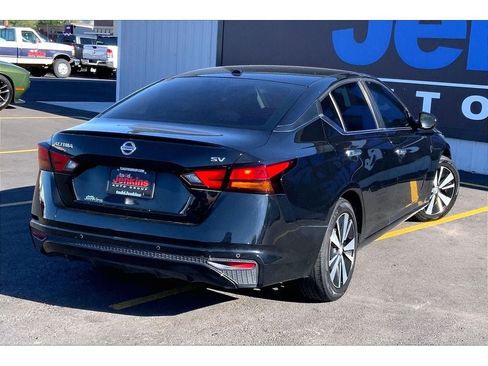 Used 2021 Nissan Altima 2.5 SV FWD image 14