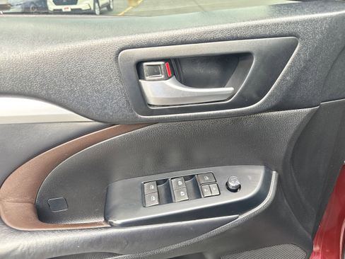 Used 2018 Toyota Highlander XLE FWD image 9