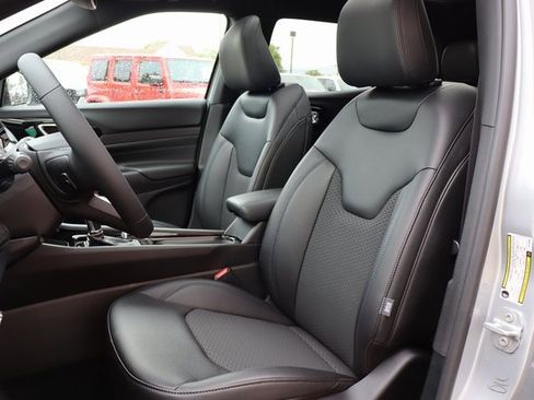 New 2025 Jeep Compass Latitude w/ Sun & Sound Group image 10