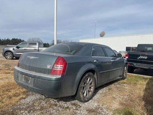 Used 2006 Chrysler 300 C w/ Navigation & Sound Group II image 3