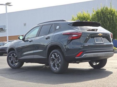 Certified 2025 Chevrolet Trax LT w/ Driver Confidence Package image 14