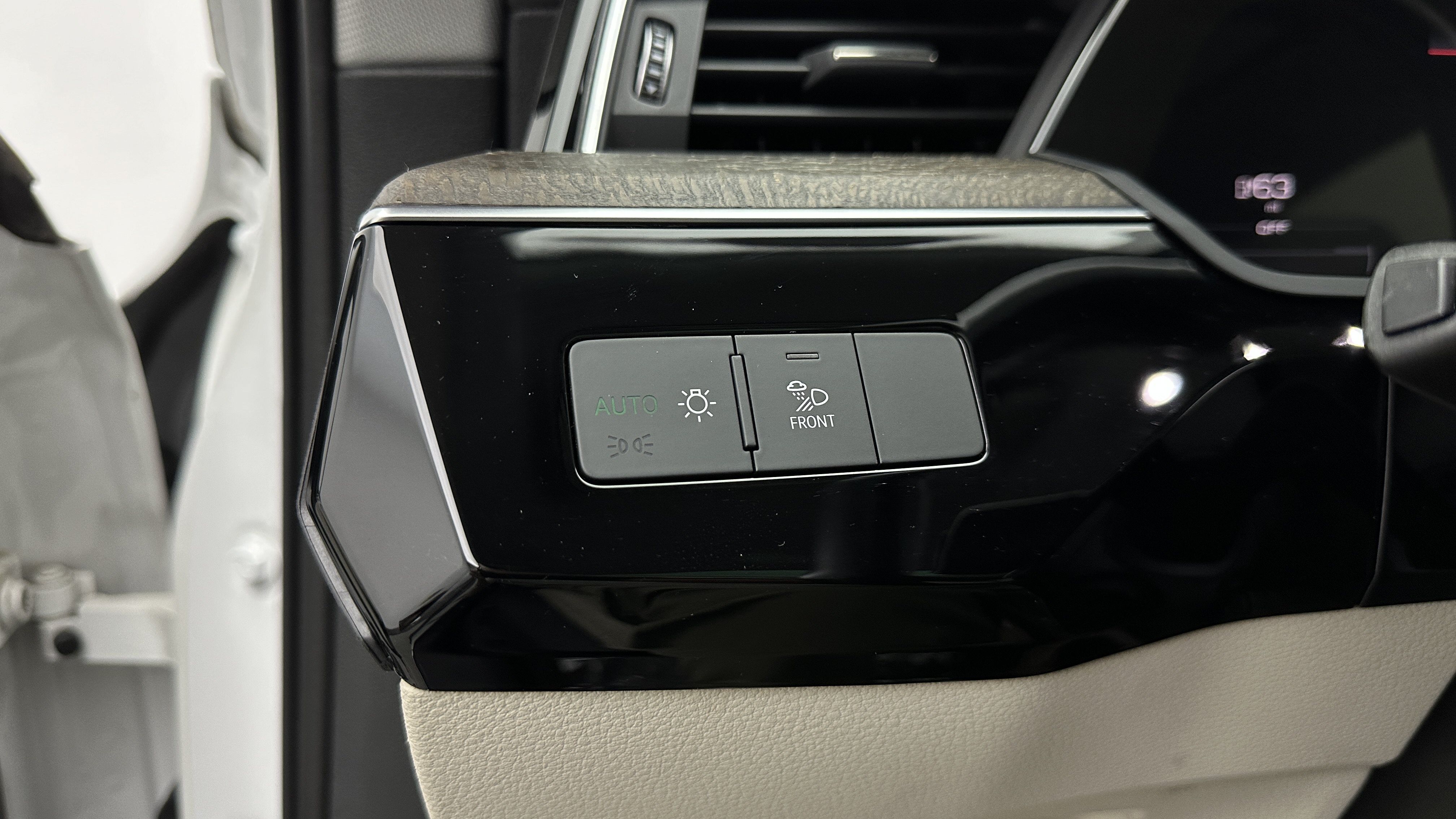 Used 2021 Audi e-tron Premium AWD/4WD image 19
