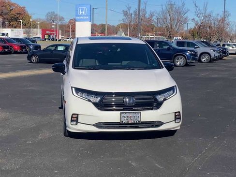 Certified 2024 Honda Odyssey Sport image 3