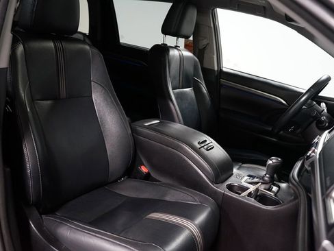 Used 2018 Toyota Highlander SE image 27