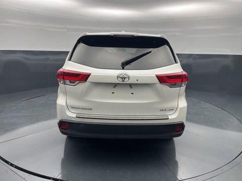 Used 2017 Toyota Highlander XLE image 6