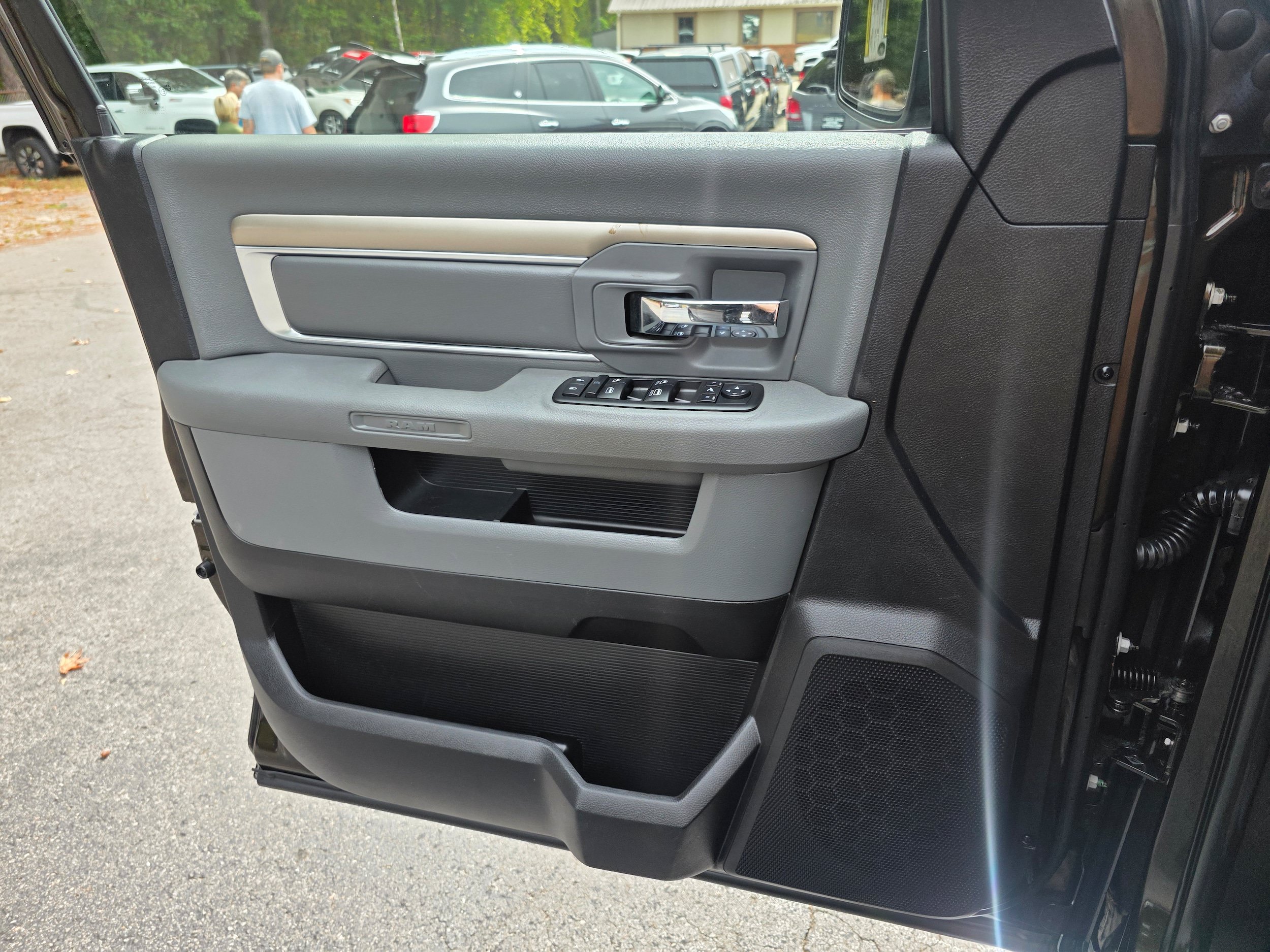 Used 2014 RAM 2500 SLT w/ Luxury Group AWD/4WD image 22