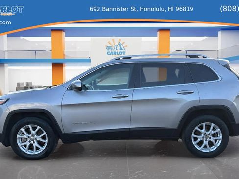Used 2018 Jeep Cherokee Latitude Plus w/ Comfort/Convenience Group AWD/4WD image 12