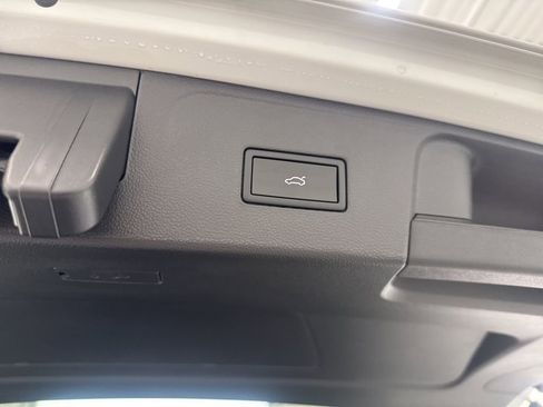 New 2026 Volkswagen Atlas SEL Premium R-Line image 32