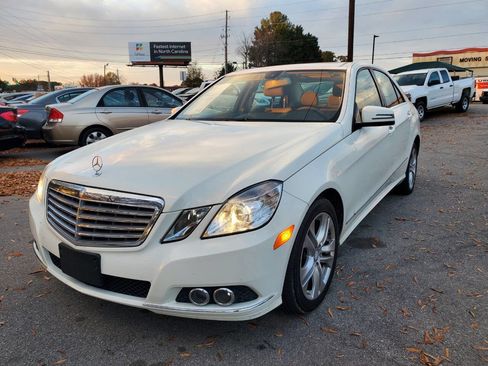 Used 2011 Mercedes-Benz E 350 E 350 Luxury 4MATIC AWD 4dr Se image 3