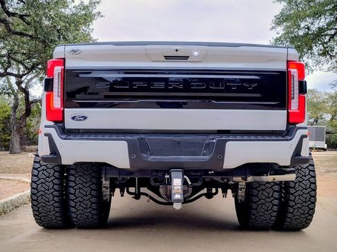 Used 2025 Ford F450 Platinum w/ FX4 Off-Road Package image 13