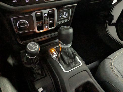 Certified 2025 Jeep Gladiator Sport AWD/4WD image 20