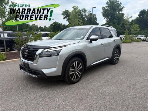 Used 2025 Nissan Pathfinder Platinum w/ Cargo Package AWD/4WD image 1