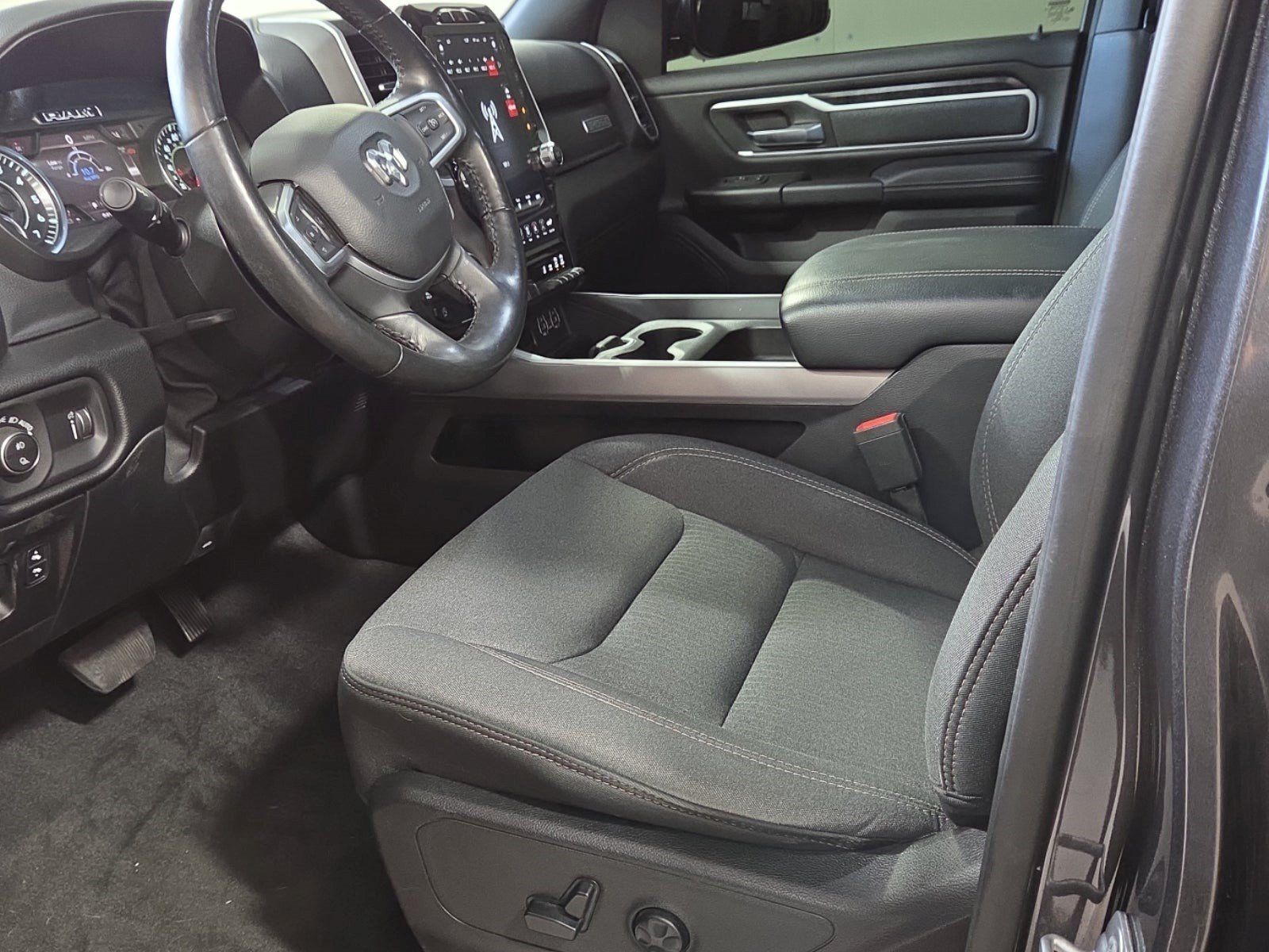 Used 2020 RAM 1500 Big Horn AWD/4WD image 7