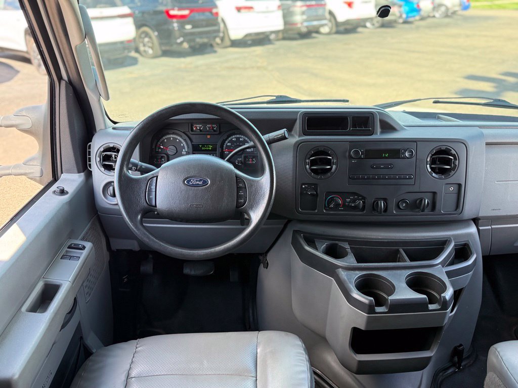 Used 2014 Ford E-350 and Econoline 350 Extended Super Duty RWD image 4