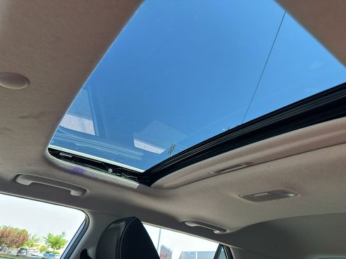 Used 2025 Hyundai Venue SEL image 22