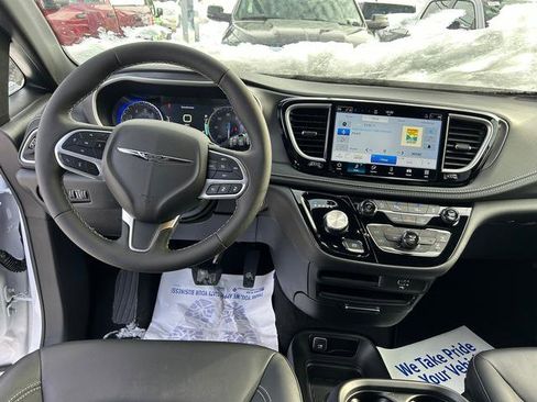 New 2026 Chrysler Pacifica Select image 11