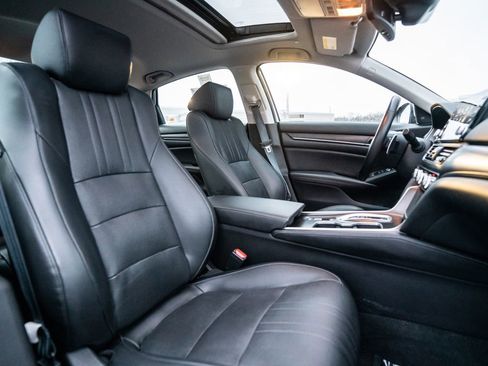 Used 2021 Honda Accord Touring image 17