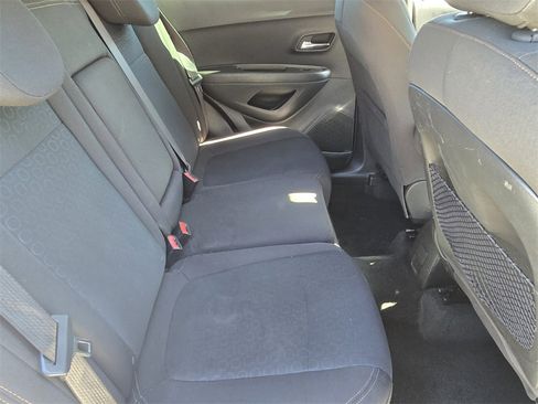 Used 2020 Chevrolet Trax LS image 17