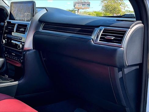 Used 2023 Lexus GX 460 Premium w/ Premium Package image 19