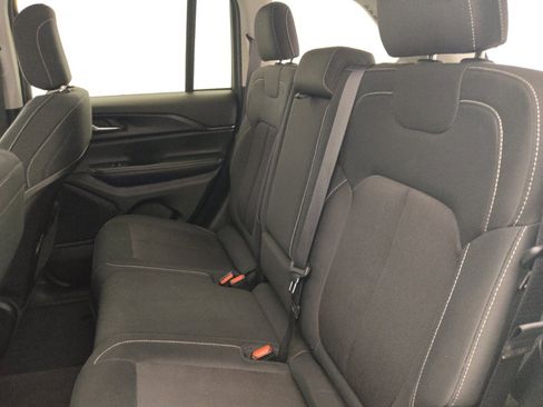 Used 2023 Jeep Grand Cherokee Laredo RWD image 18