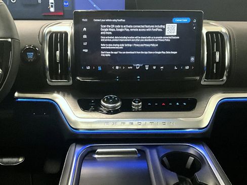 New 2025 Ford Expedition Platinum w/ Driver's Package image 12