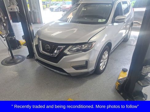 Used 2019 Nissan Rogue SV FWD image 1