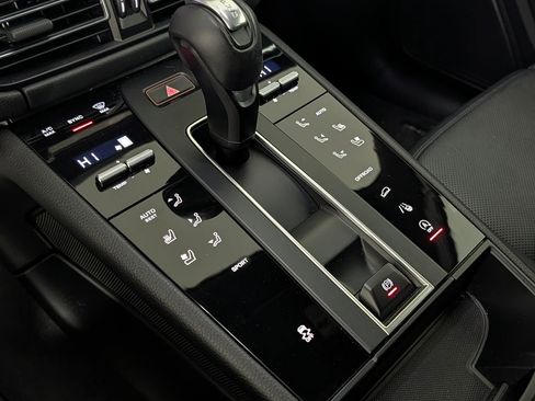 Certified 2023 Porsche Macan image 33