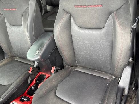 Used 2018 Jeep Renegade Trailhawk w/ Cold Weather Group II AWD/4WD image 4
