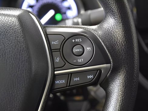 Used 2022 Toyota Camry LE image 14