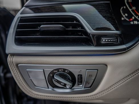 Used 2020 BMW 750i xDrive w/ Executive Package image 18