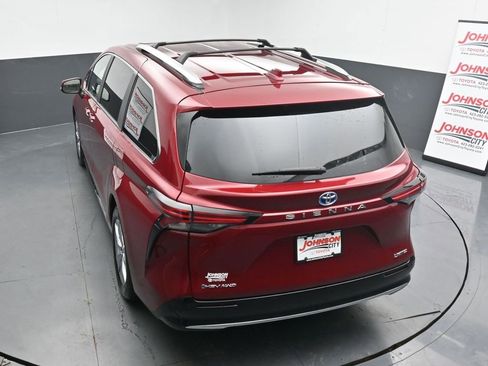 Used 2025 Toyota Sienna Limited image 33