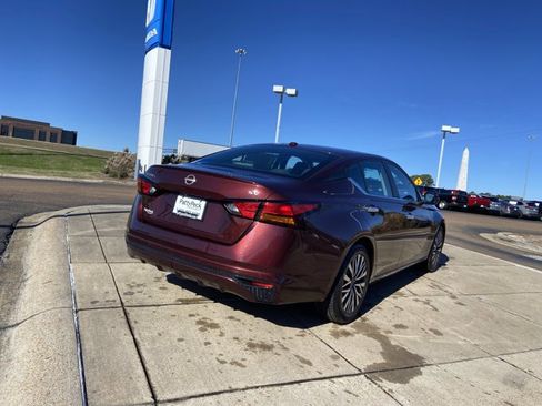 Used 2024 Nissan Altima 2.5 SV image 10