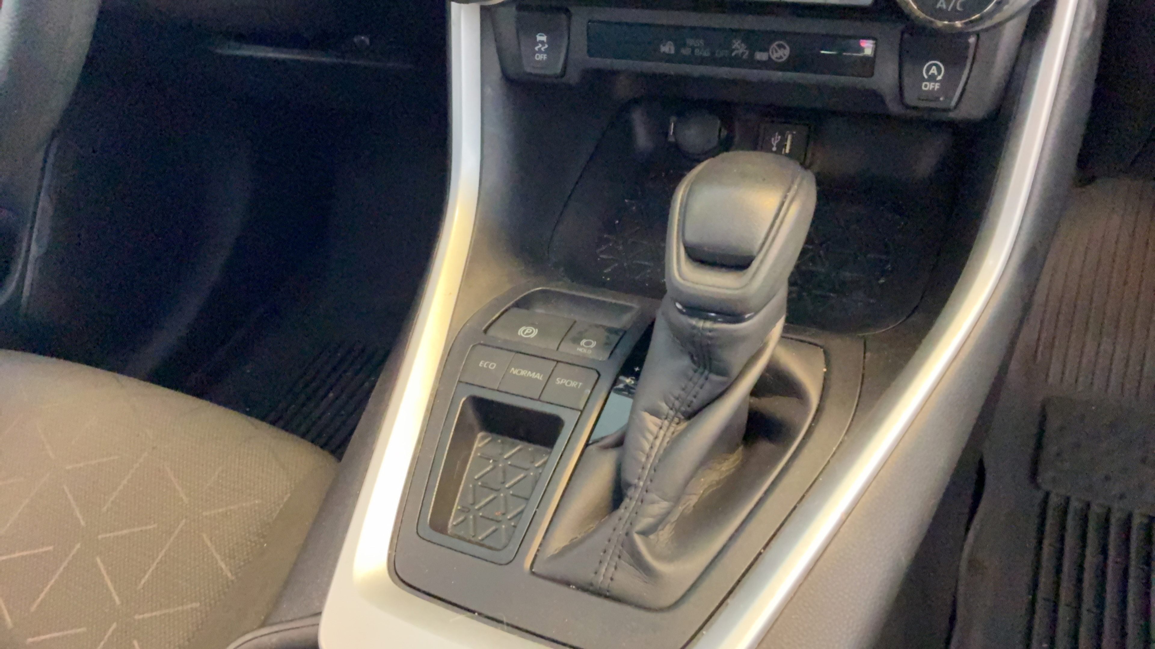 Certified 2024 Toyota RAV4 XLE FWD image 36
