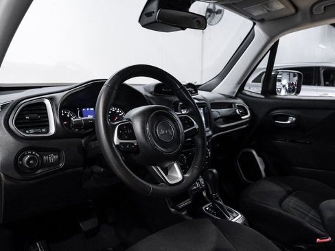 Used 2018 Jeep Renegade Latitude image 3