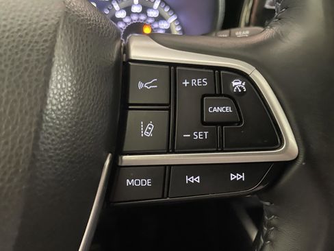 Used 2023 Toyota Highlander LE image 17