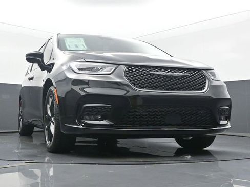 New 2025 Chrysler Pacifica Limited image 53