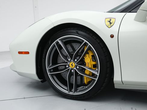 Used 2017 Ferrari 488 GTB RWD image 15
