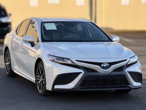 Used 2022 Toyota Camry SE FWD image 4