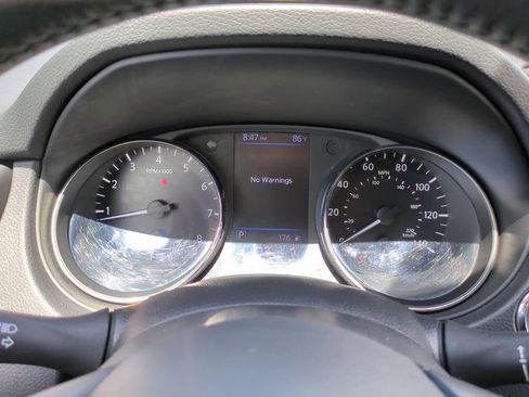 Used 2020 Nissan Rogue SV FWD image 21