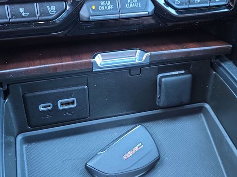 Used 2023 GMC Yukon XL Denali Ultimate image 28