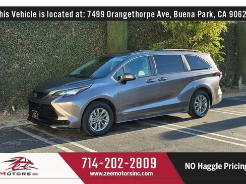 Used 2021 Toyota Sienna LE w/ LE Plus Package FWD image 12